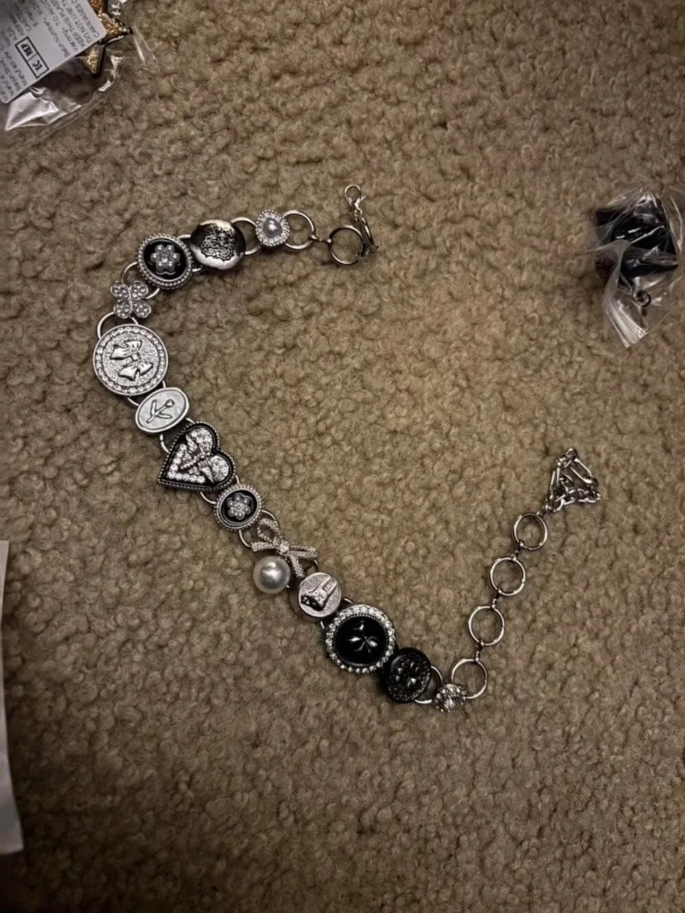 Grungy Vintage Y2K Bottle Cap Choker Necklace, Gothic Punk Jewelry, Heart & Bow
